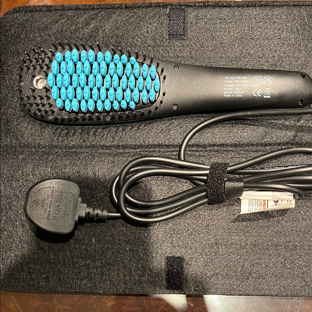 Black and Blue Hair Straightening Brush